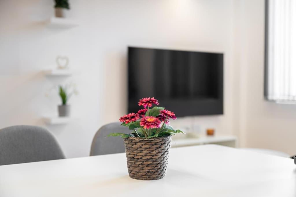 Luxury Stylish Apartment Central Манчестер Экстерьер фото